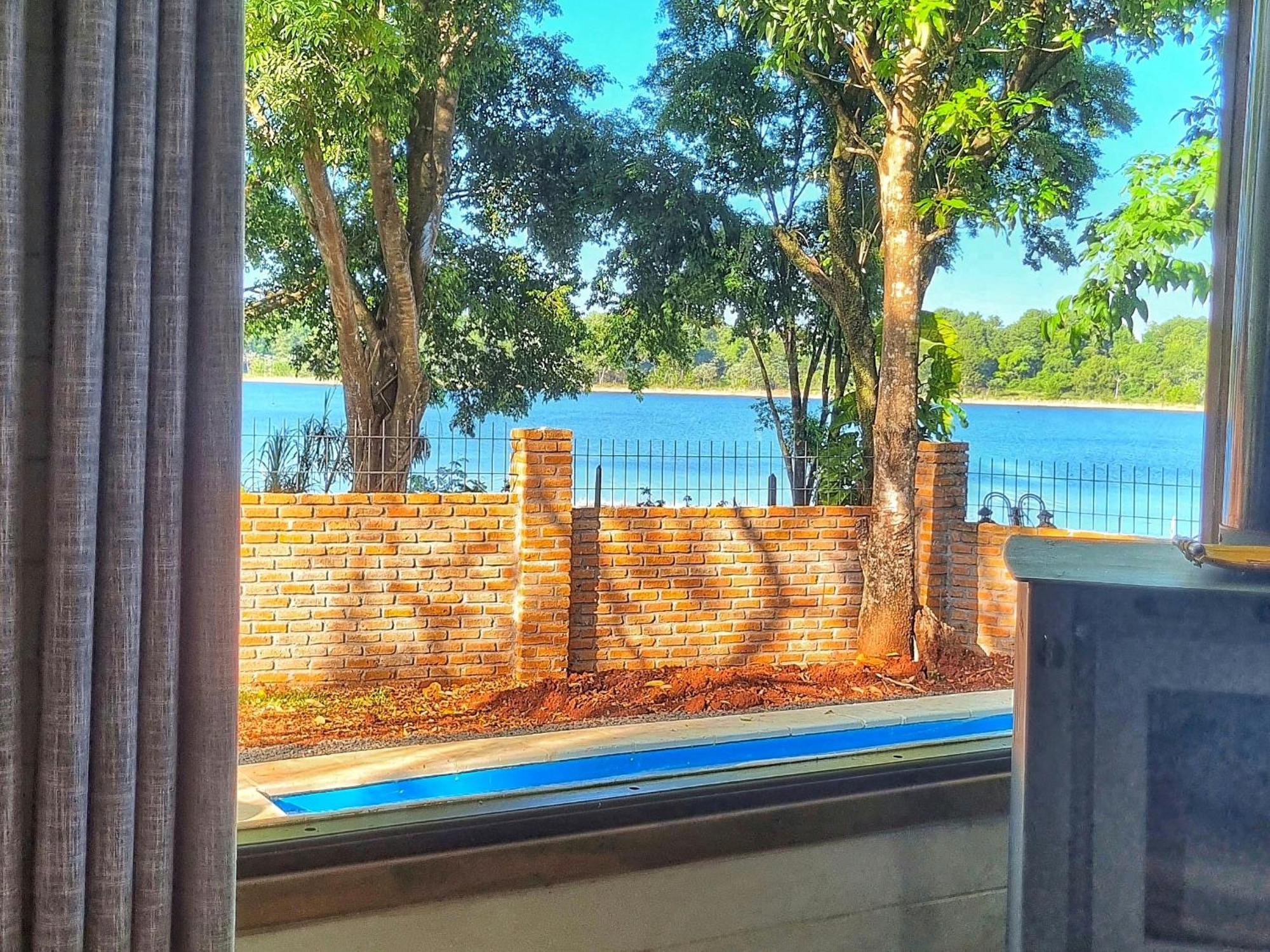 La Casa Del Lago Urugua-I Villa Puerto Iguazú Buitenkant foto
